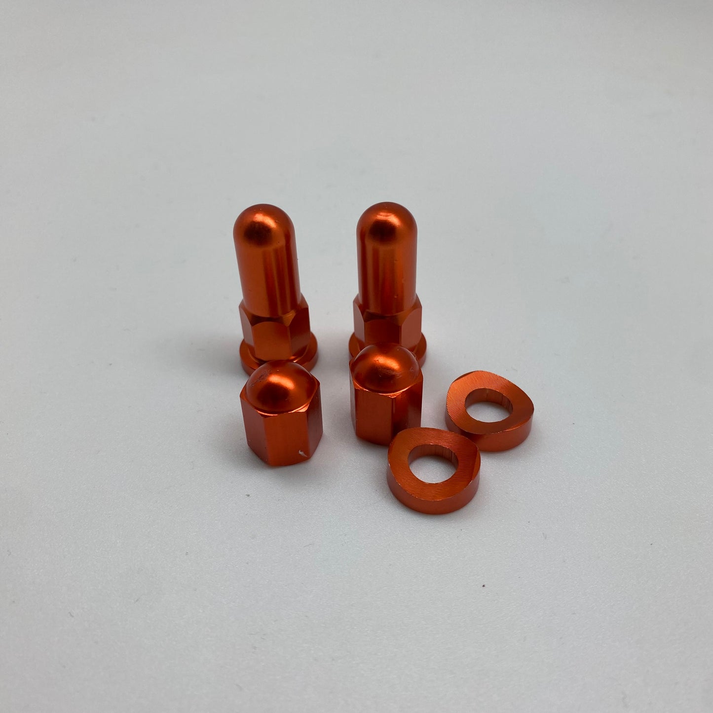 Ktm vanteenlukkopultit + venttiilinhatut